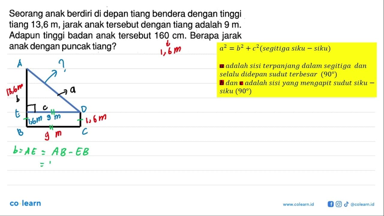 Seorang anak berdiri di depan tiang bendera dengan tinggi