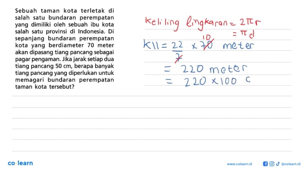 Sebuah taman kota terletak di salah satu bundaran