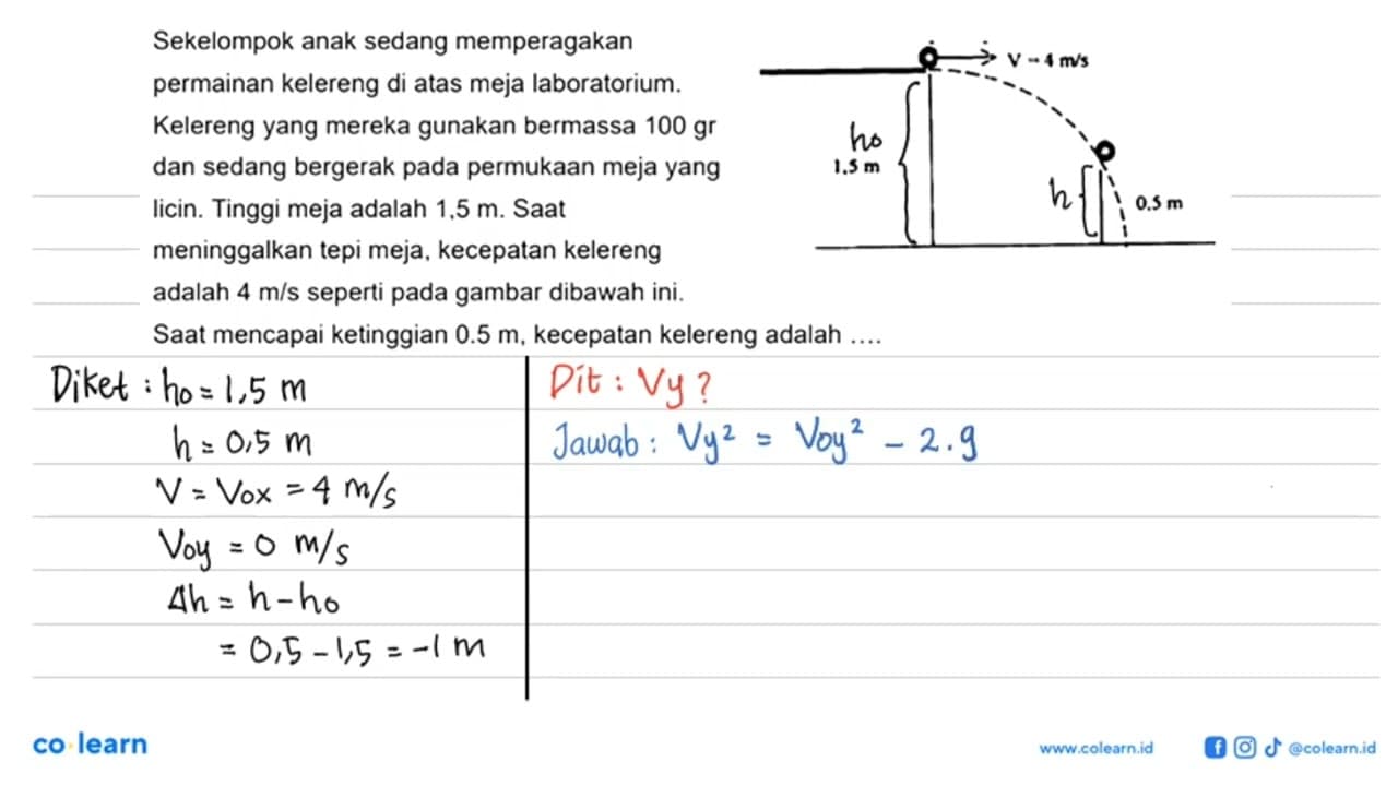 Sekelompok anak sedang memperagakan permainan kelereng di