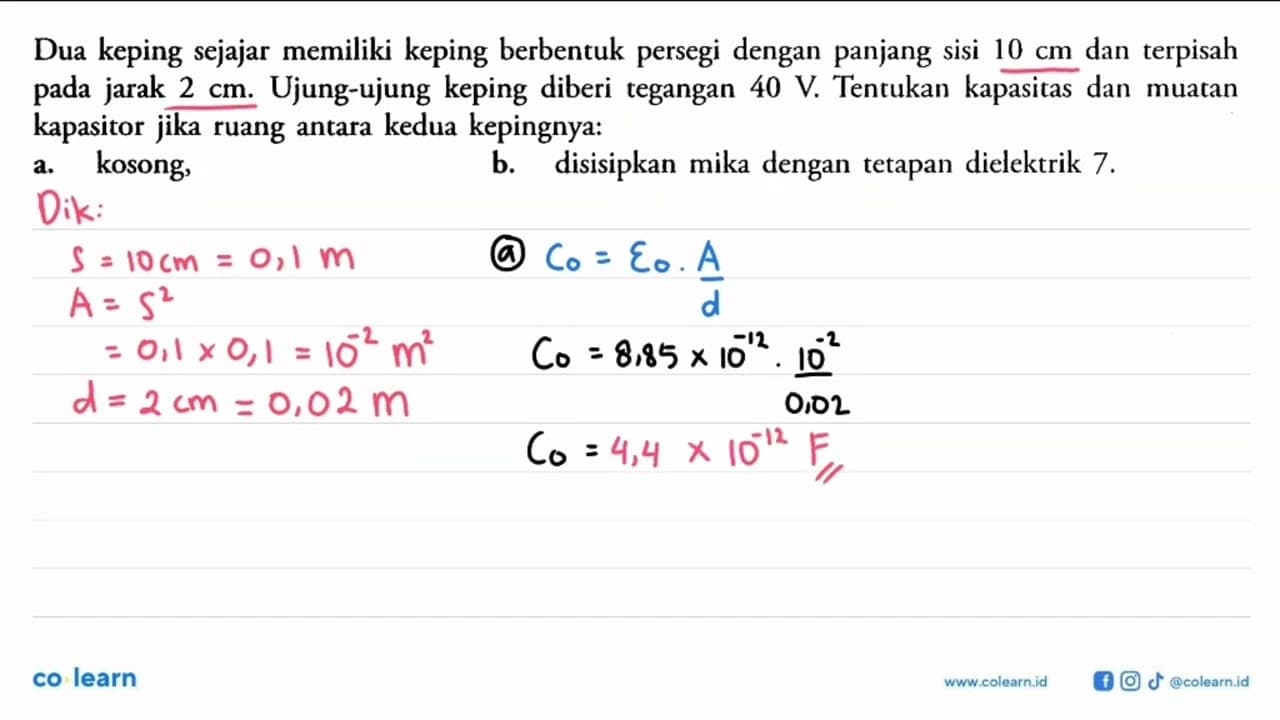 Dua keping sejajar memiliki keping berbentuk persegi dengan