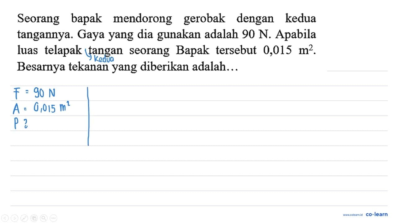 Seorang bapak mendorong gerobak dengan kedua tangannya.