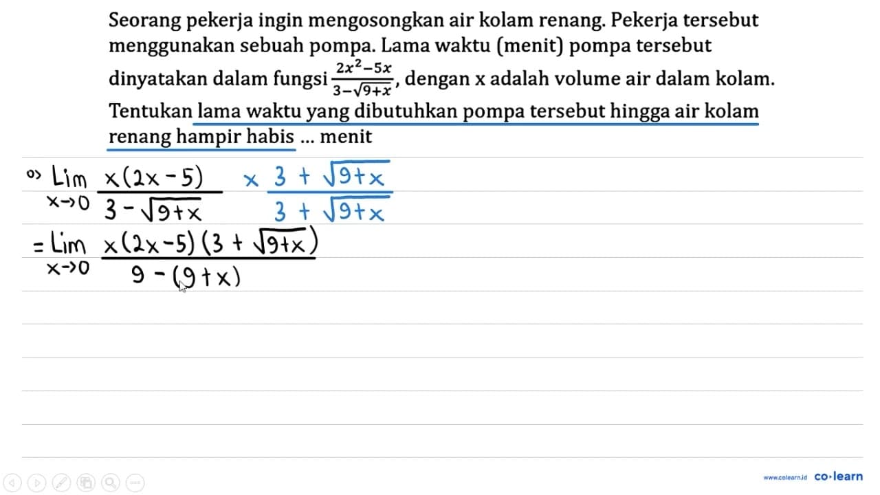 Seorang pekerja ingin mengosongkan air kolam renang.