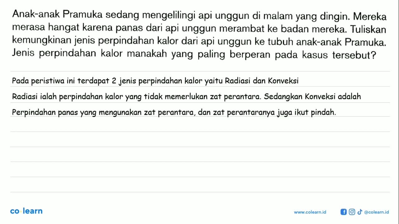 Anak-anak Pramuka sedang mengelilingi api unggun di malam