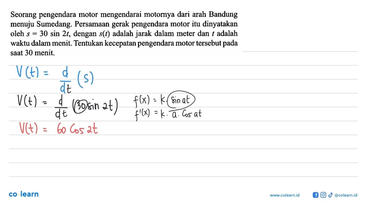 Seorang pengendara motor mengendarai motornya dari arah